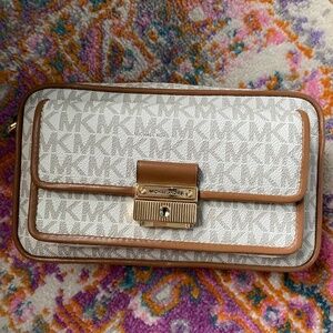 Michael Kors Bradshaw Logo Camera Bag New